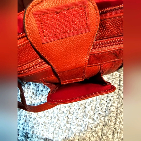 Women's Crossbody - Picture 4 of 7